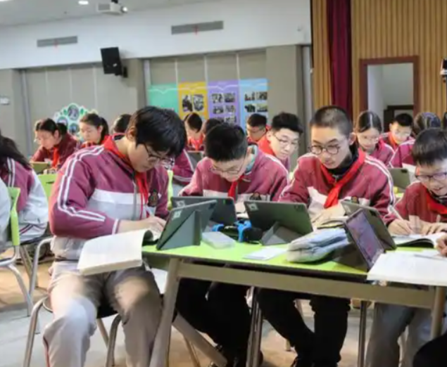 课后服务为载体丰厚课程供应让学生在多元体验中全面发展 课后服务为载体丰厚课程供应让学生在多元体验中全面发展